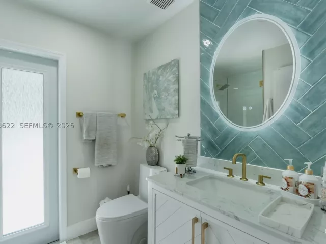 5-bedroom home for sale in Miami - 14830 SW 149th St - MondialRealty