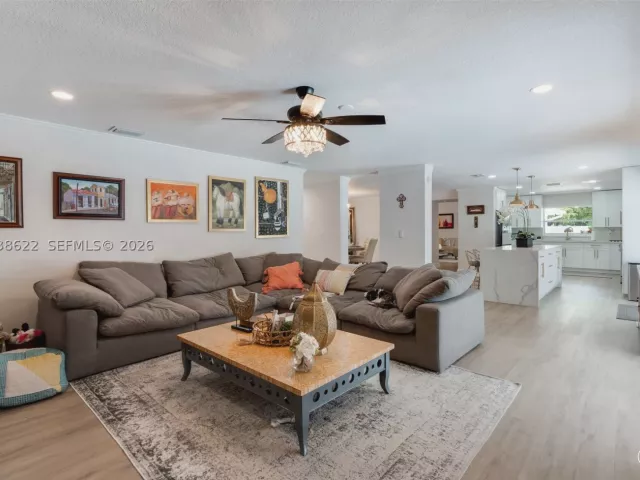 5-bedroom home for sale in Miami - 14830 SW 149th St - MondialRealty