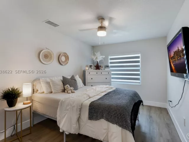 5-bedroom home for sale in Miami - 14830 SW 149th St - MondialRealty