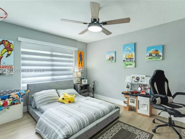 5-bedroom home for sale in Miami - 14830 SW 149th St - MondialRealty