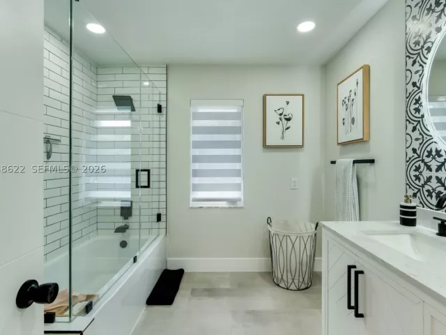 5-bedroom home for sale in Miami - 14830 SW 149th St - MondialRealty