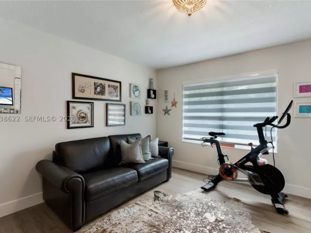 5-bedroom home for sale in Miami - 14830 SW 149th St - MondialRealty