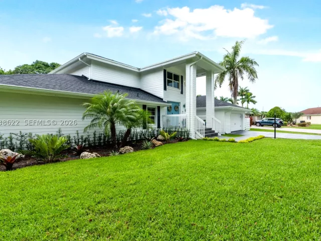 5-bedroom home for sale in Miami - 14830 SW 149th St - MondialRealty