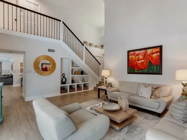 5-bedroom home for sale in Miami - 14830 SW 149th St - MondialRealty