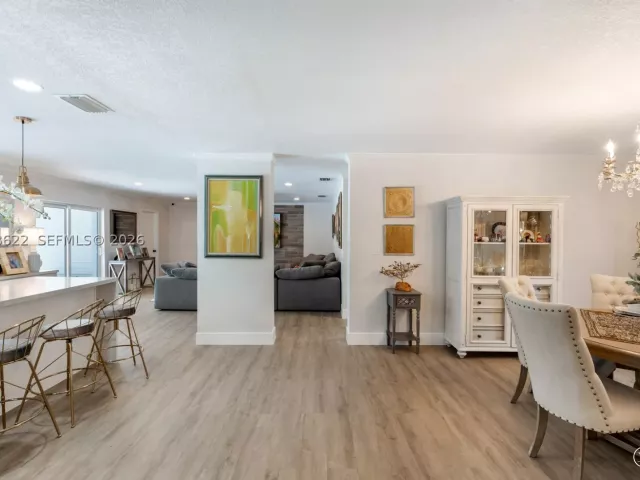 5-bedroom home for sale in Miami - 14830 SW 149th St - MondialRealty