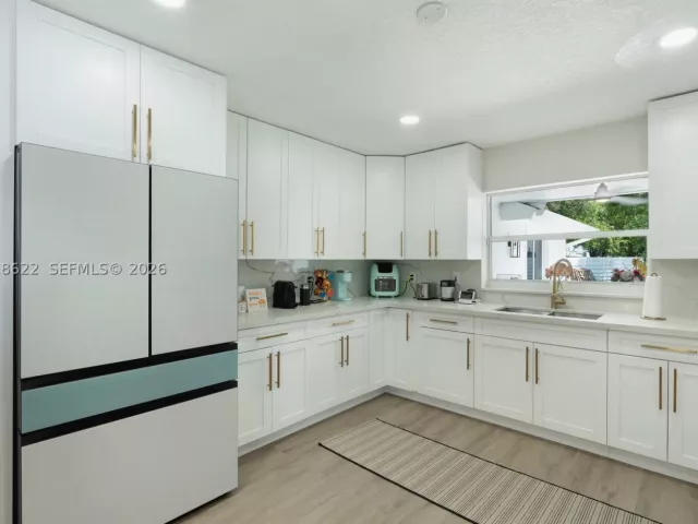 5-bedroom home for sale in Miami - 14830 SW 149th St - MondialRealty