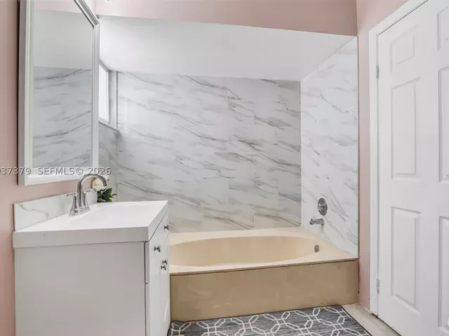 4-bedroom home for sale in Pembroke Pines - 9601 SW 9th Ct - MondialRealty