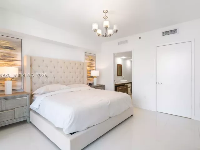 2-bedroom condo for sale in Miami - 475 Brickell Ave 4315 - MondialRealty
