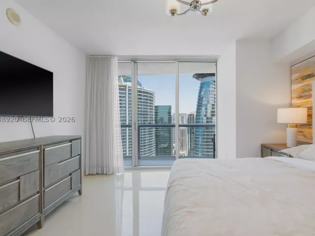 2-bedroom condo for sale in Miami - 475 Brickell Ave 4315 - MondialRealty