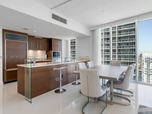 2-bedroom condo for sale in Miami - 475 Brickell Ave 4315 - MondialRealty