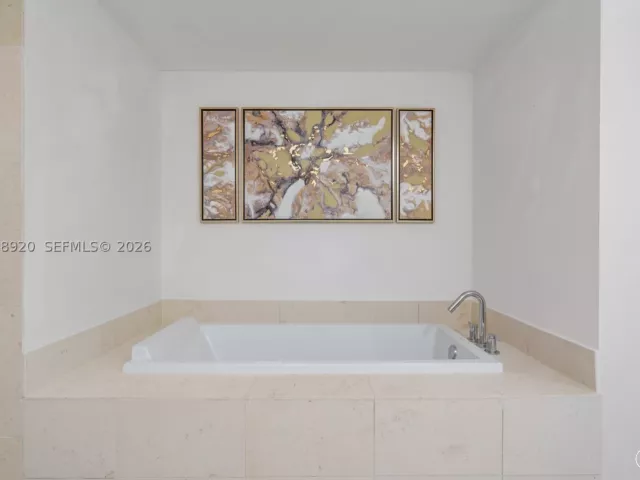 2-bedroom condo for sale in Miami - 475 Brickell Ave 4315 - MondialRealty