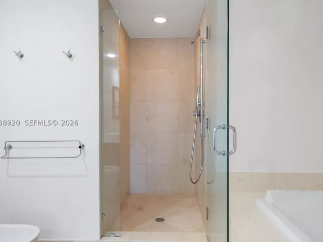 2-bedroom condo for sale in Miami - 475 Brickell Ave 4315 - MondialRealty