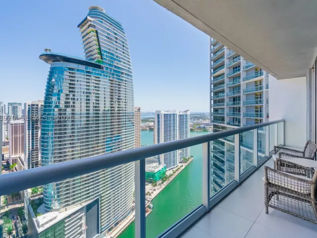 2-bedroom condo for sale in Miami - 475 Brickell Ave 4315 - MondialRealty