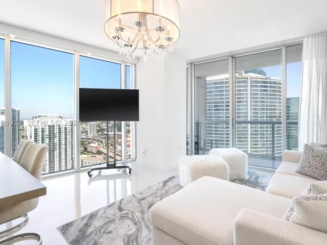 2-bedroom condo for sale in Miami - 475 Brickell Ave 4315 - MondialRealty