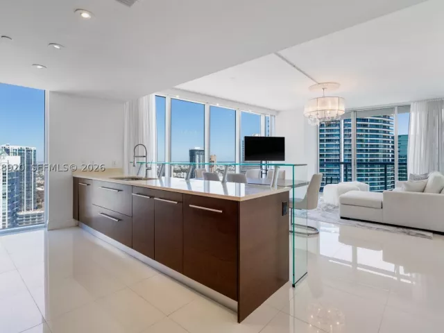 2-bedroom condo for sale in Miami - 475 Brickell Ave 4315 - MondialRealty