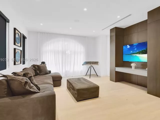 5-bedroom home for sale in Coral Gables - 5111 Alhambra Cir - MondialRealty