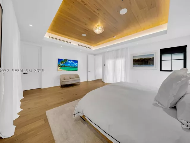 5-bedroom home for sale in Coral Gables - 5111 Alhambra Cir - MondialRealty