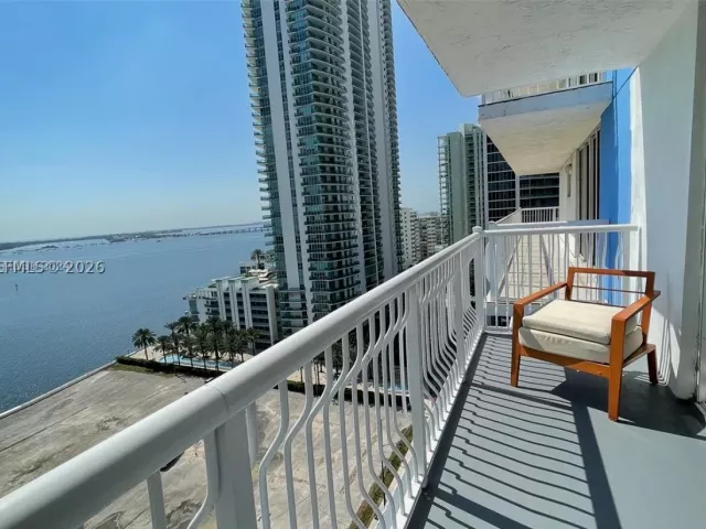 3-bedroom condo for rent in Miami - 1200 Brickell Bay Dr 1702 - MondialRealty