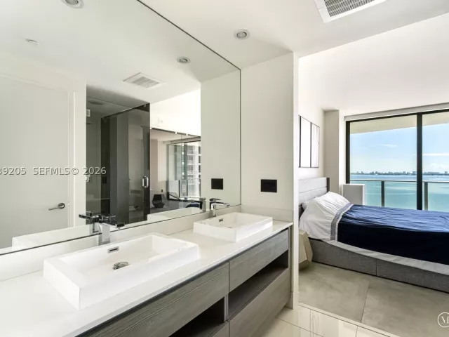 2-bedroom condo for sale in Miami - 460 NE 28th St 805 - MondialRealty