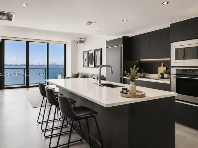 2-bedroom condo for sale in Miami - 460 NE 28th St 805 - MondialRealty
