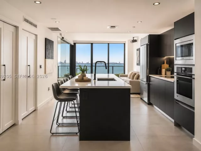 2-bedroom condo for sale in Miami - 460 NE 28th St 805 - MondialRealty