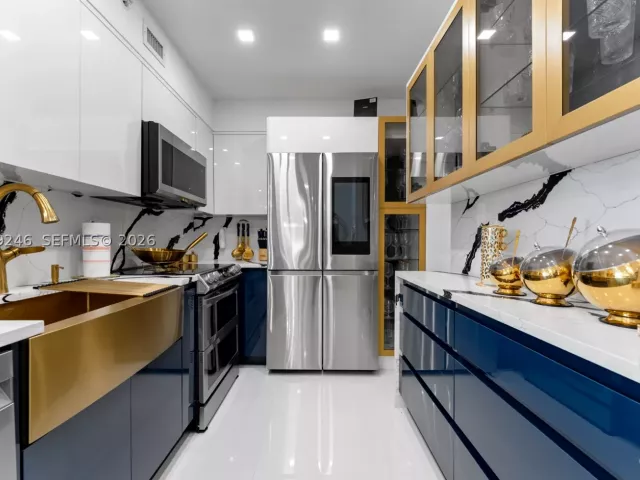 1-bedroom condo for sale in Hollywood - 2501 S Ocean Dr 908 - MondialRealty
