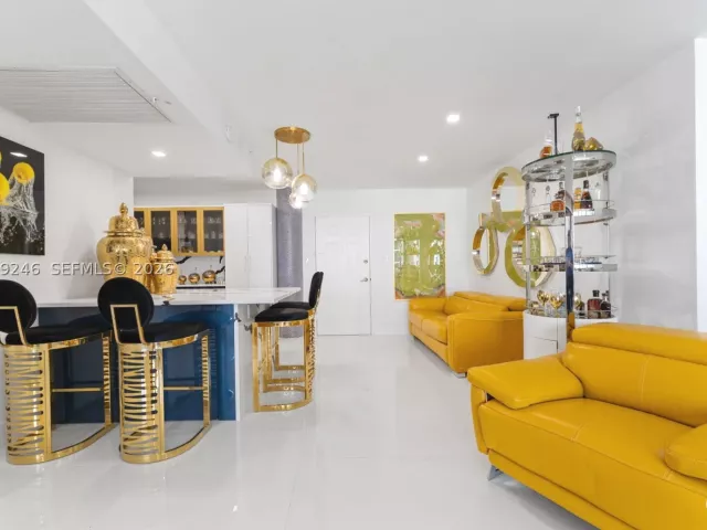 1-bedroom condo for sale in Hollywood - 2501 S Ocean Dr 908 - MondialRealty