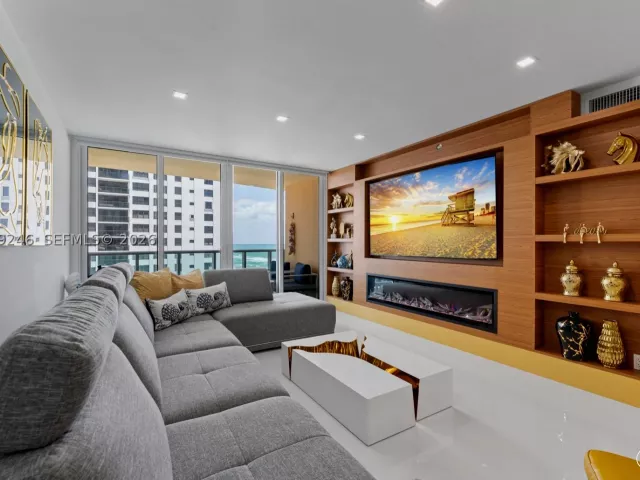 1-bedroom condo for sale in Hollywood - 2501 S Ocean Dr 908 - MondialRealty