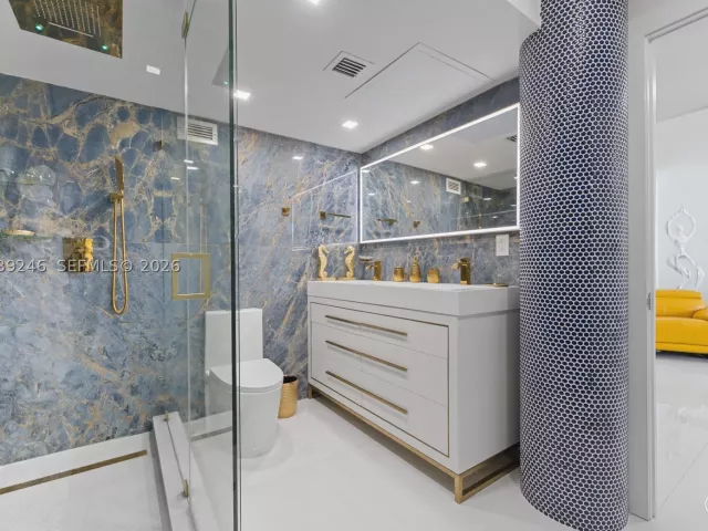 1-bedroom condo for sale in Hollywood - 2501 S Ocean Dr 908 - MondialRealty