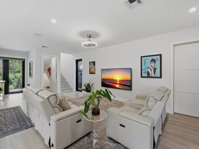 4-bedroom home for sale in West Palm Beach - 740 Winters Street - MondialRealty