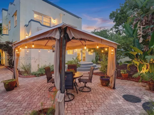 4-bedroom home for sale in Miami - 1642 SW 12th St - MondialRealty