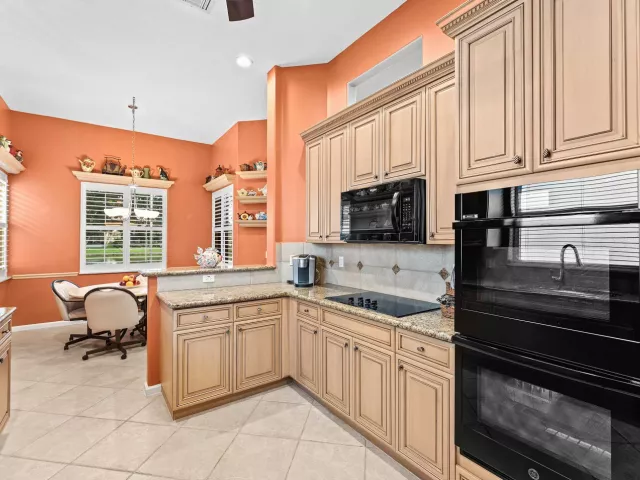 2-bedroom home for sale in Delray Beach - 7188 Demedici Circle - MondialRealty