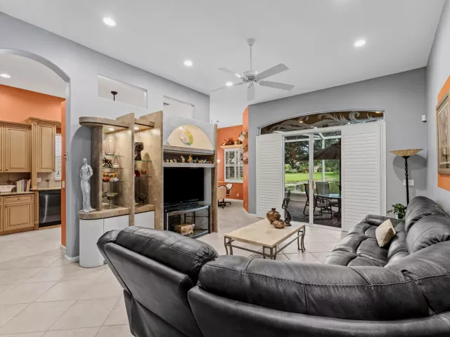 2-bedroom home for sale in Delray Beach - 7188 Demedici Circle - MondialRealty