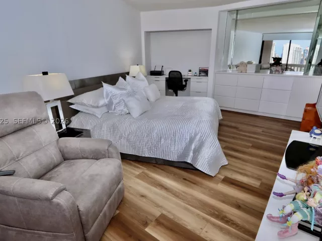 1-bedroom condo for rent in Aventura - 1000 Island Blvd 2005 - MondialRealty