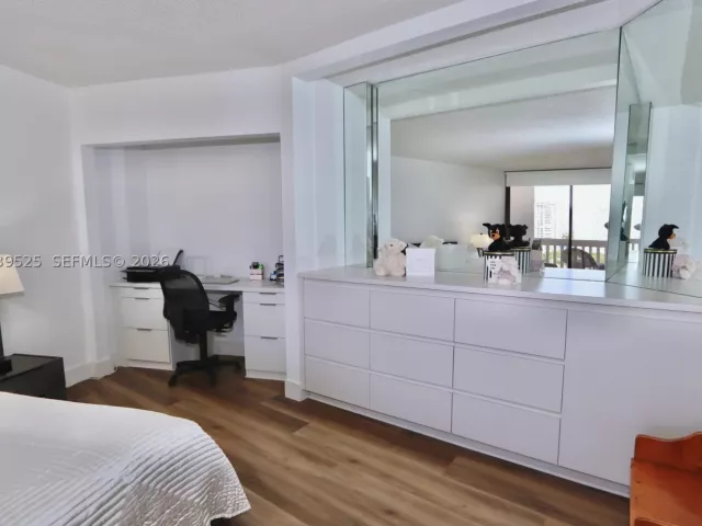 1-bedroom condo for rent in Aventura - 1000 Island Blvd 2005 - MondialRealty