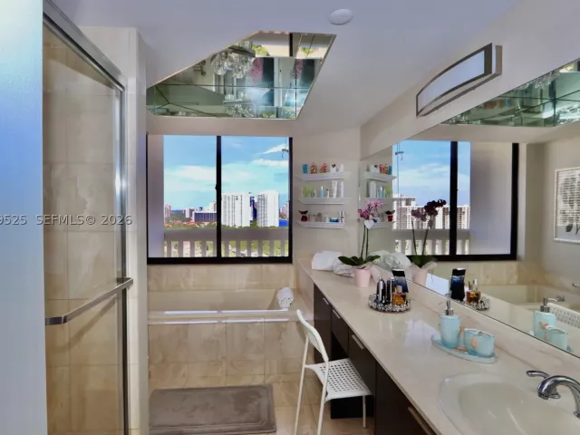 1-bedroom condo for rent in Aventura - 1000 Island Blvd 2005 - MondialRealty