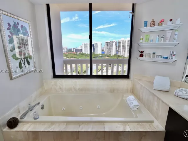 1-bedroom condo for rent in Aventura - 1000 Island Blvd 2005 - MondialRealty