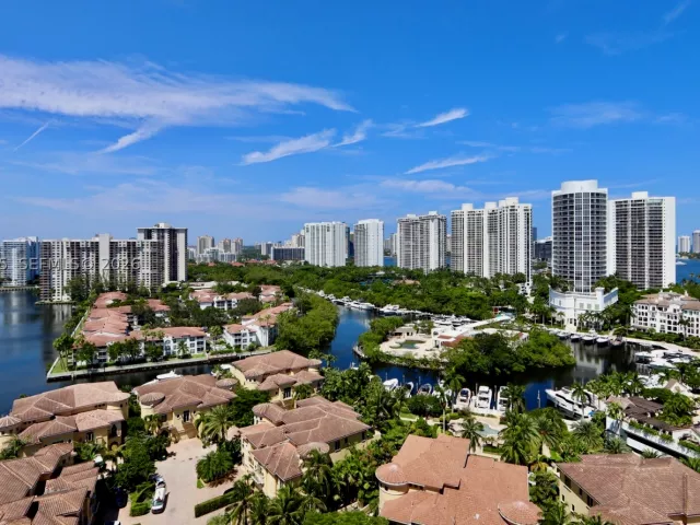 1-bedroom condo for rent in Aventura - 1000 Island Blvd 2005 - MondialRealty