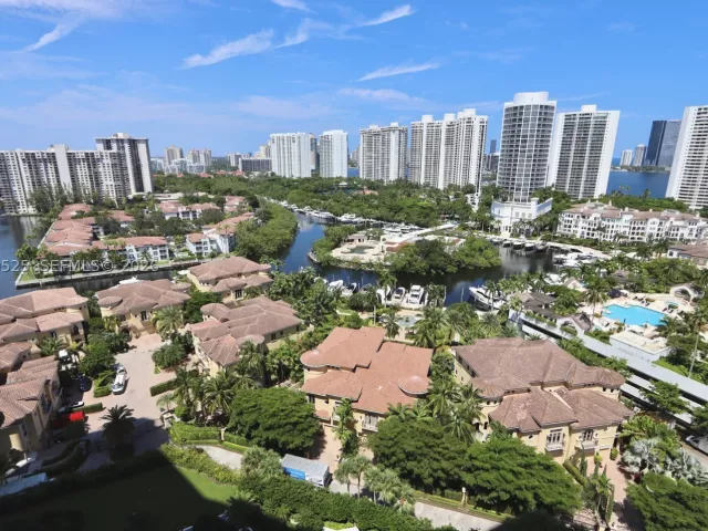 1-bedroom condo for rent in Aventura - 1000 Island Blvd 2005 - MondialRealty