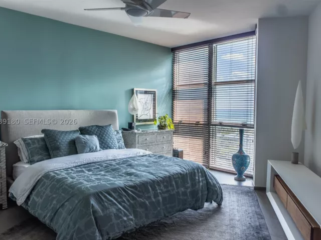 2-bedroom condo for rent in Miami Beach - 300 S Pointe Dr 1502 - MondialRealty