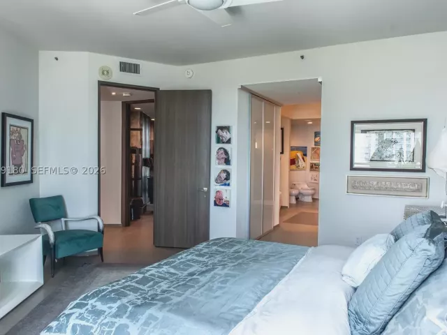 2-bedroom condo for rent in Miami Beach - 300 S Pointe Dr 1502 - MondialRealty