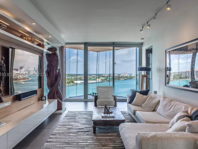 2-bedroom condo for rent in Miami Beach - 300 S Pointe Dr 1502 - MondialRealty