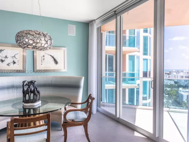 2-bedroom condo for rent in Miami Beach - 300 S Pointe Dr 1502 - MondialRealty
