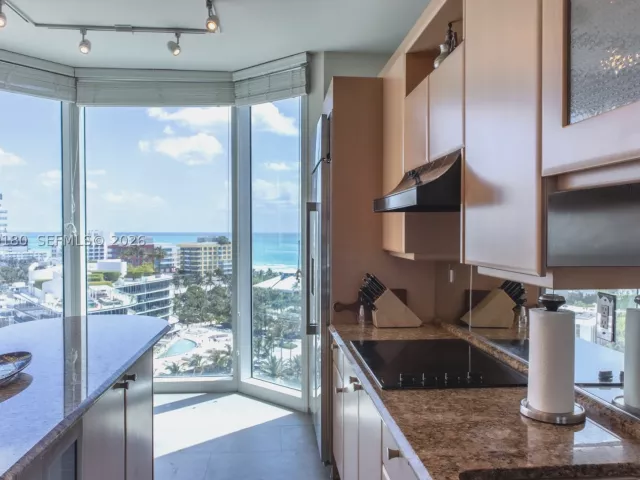 2-bedroom condo for rent in Miami Beach - 300 S Pointe Dr 1502 - MondialRealty