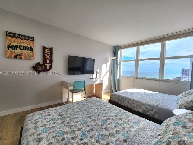 2-bedroom condo for rent in Hollywood - 2751 S Ocean Dr 1406S - MondialRealty