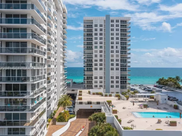 2-bedroom condo for rent in Hollywood - 2751 S Ocean Dr 1406S - MondialRealty