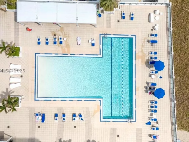 2-bedroom condo for rent in Hollywood - 2751 S Ocean Dr 1406S - MondialRealty