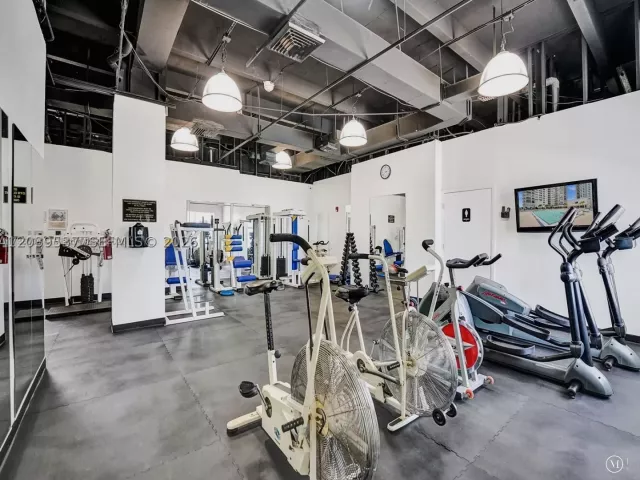 2-bedroom condo for rent in Hollywood - 2751 S Ocean Dr 1406S - MondialRealty
