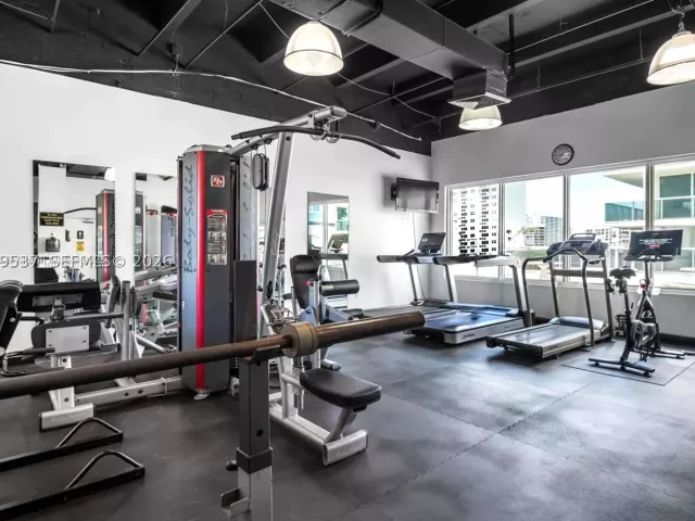 2-bedroom condo for rent in Hollywood - 2751 S Ocean Dr 1406S - MondialRealty