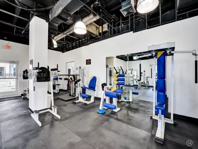 2-bedroom condo for rent in Hollywood - 2751 S Ocean Dr 1406S - MondialRealty